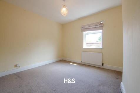 185 Mill Lane - bed 1.jpg