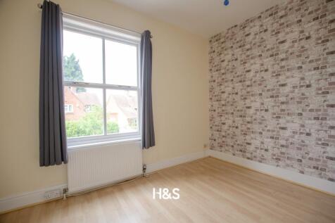 185 Mill Lane - bed 2.jpg