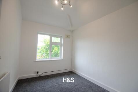 116 Cleeve Road - bed3.jpg
