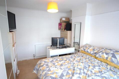 244 Church Road - Bedroom 1.jpg
