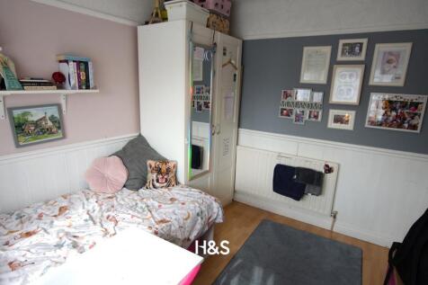 244 Church Road - bedroom 2..jpg