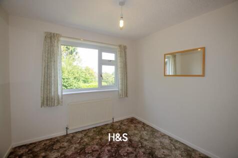 4 Eves Croft - bed2.jpg