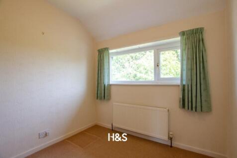 4 Eves Croft - bed3.jpg