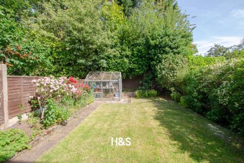 4 Eves Croft - garden.jpg