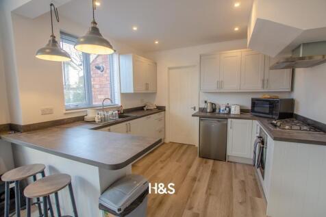 4 arnold road kitchen..jpg