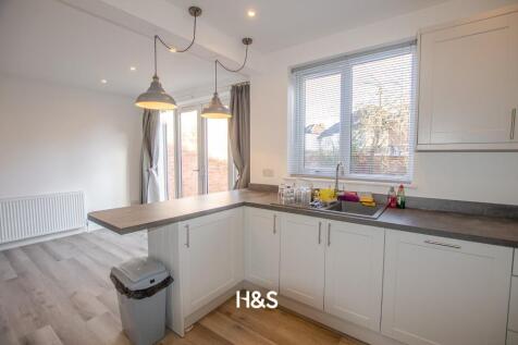 4 arnold road kitchenn.jpg