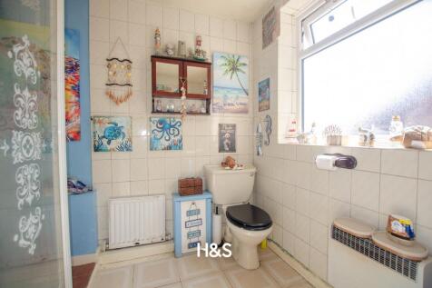 18 Ulleries - shower room.jpg