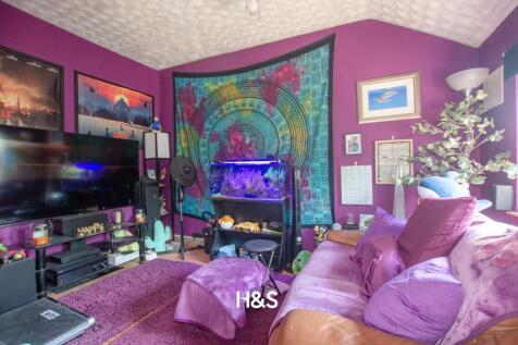 330 Haslucks -bed2.jpg