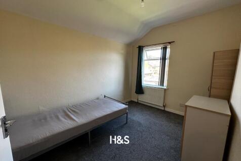 Evelyn - bed1.jpg