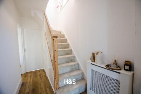 121 Sandgate - hallway.jpg