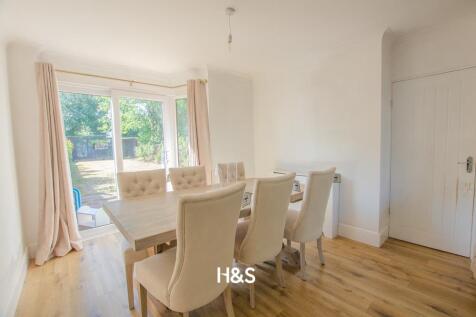 121 Sandgate - dining area.jpg