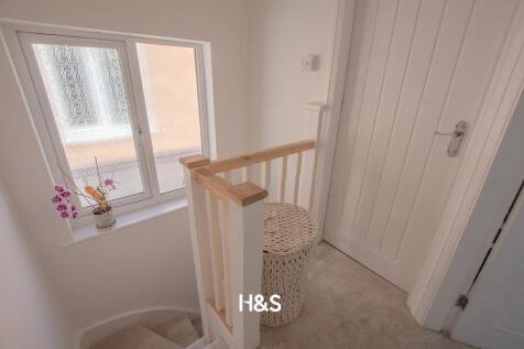 121 Sandgate - landing.jpg