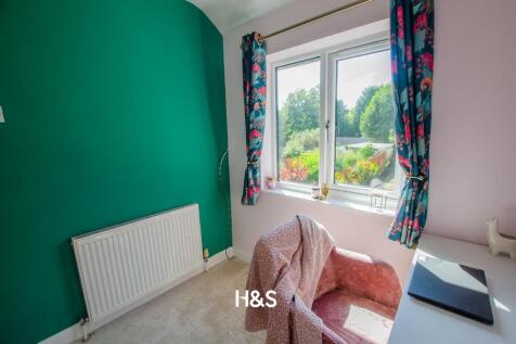 121 Sandgate - bedroom 3..jpg
