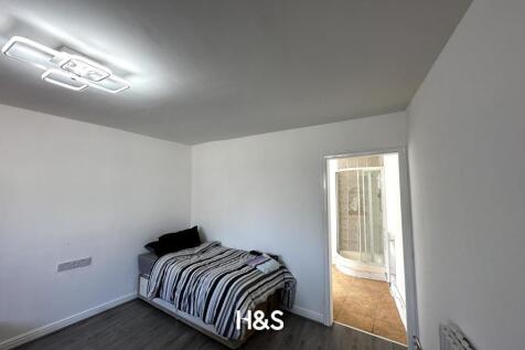 circular road - bedroom.jpg