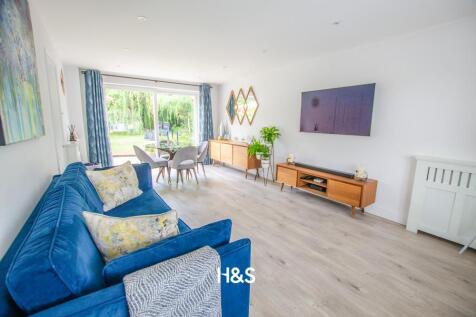 134 starbold - lounge.jpg