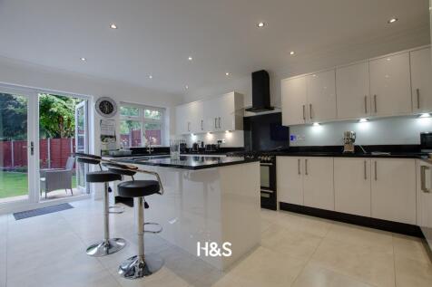 130 Stanway - kitchen1.jpg