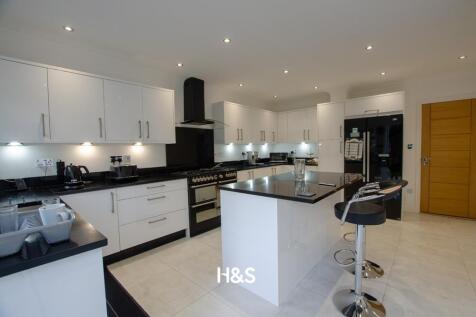 130 Stanway - kitchen3.jpg