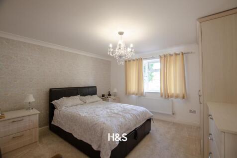 130 Stanway - bed1.jpg