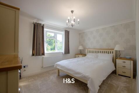 130 Stanway - bed2.jpg