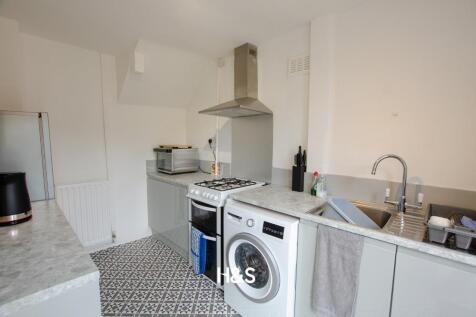 22 Ratcliffe - kitchen.jpg