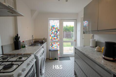 22 Ratcliffe - kitchen 2.jpg