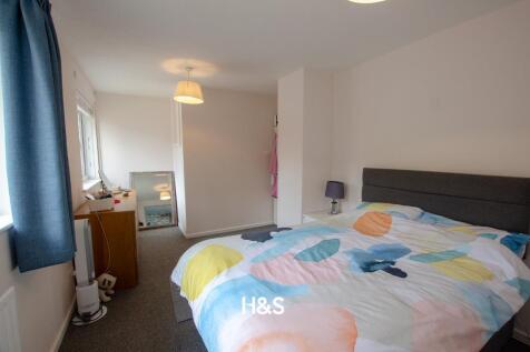 22 Ratcliffe - bed1.jpg