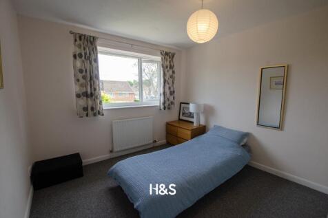 22 Ratcliffe - bed2 .jpg