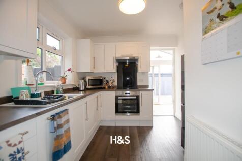 11 Clifton - kitchen.jpg