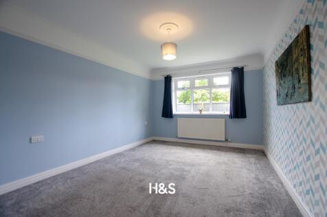 11 Clifton - bed1.jpg