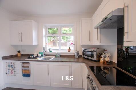 11 Clifton - kitchen2.jpg