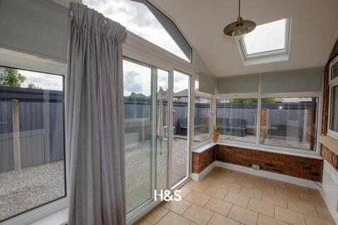 11 Clifton - sun room.jpg