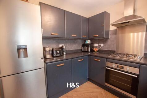 4 Kingfisher - kitchen2.jpg