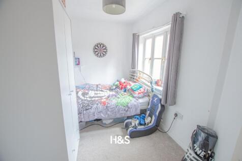 38 anchor lane - bedroom.jpg