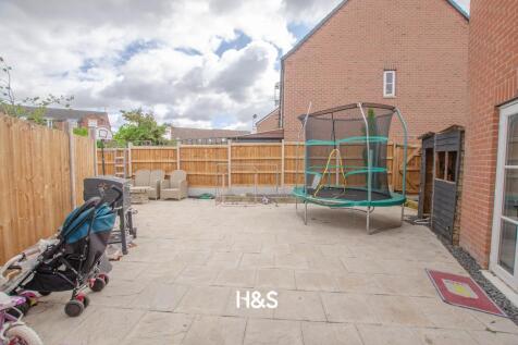 38 anchor lane - garden.jpg