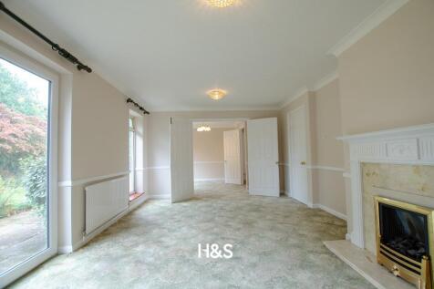4 Falkwood -lounge2.jpg