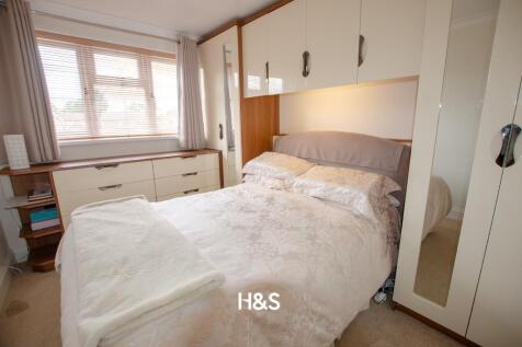 bed2.jpg