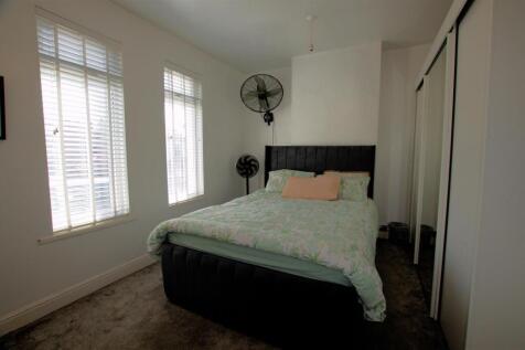 530 Warwick Road - Bed1.JPG