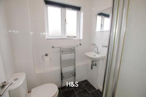 30 stonebow - bath2.jpg