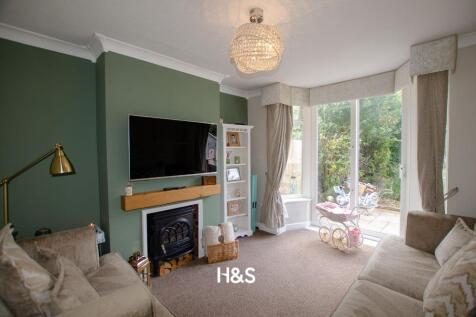 27 Hanbury - lounge.jpg