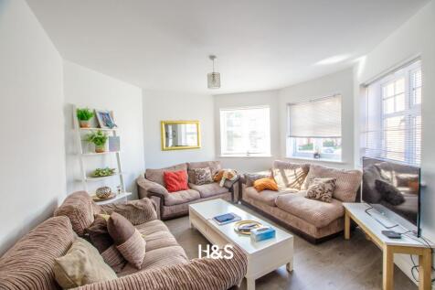 50 Ratcliffe Avenue - lounge..jpg