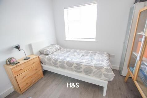 50 Ratcliffe Avenue - bedroom 2.jpg