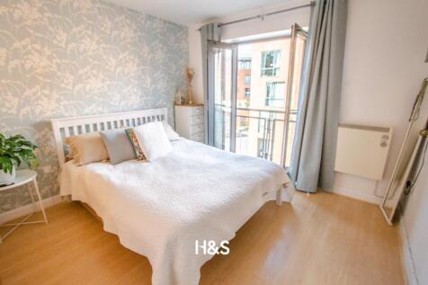 Newhall Court - bedroom.jpg