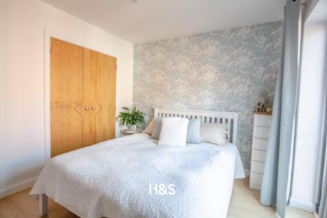 Newhall Court - bedroom..jpg