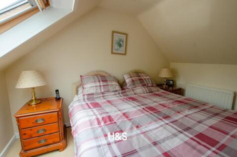 42 Northbrook Road - principle bed.jpg