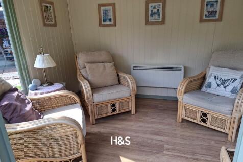 42 Northbrook - Summer house inside.jpg