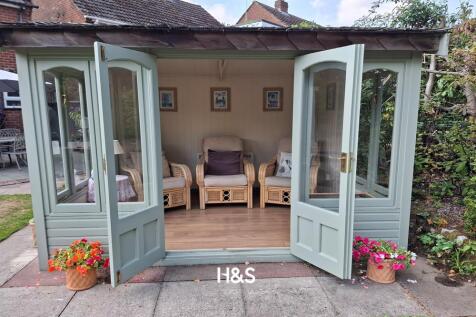 42 Northbrook - Summer house.jpg