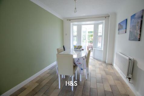 215 Dickens Heath Road - dining.jpg
