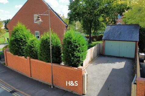 215 Dickens Heath Road - Garage.jpg