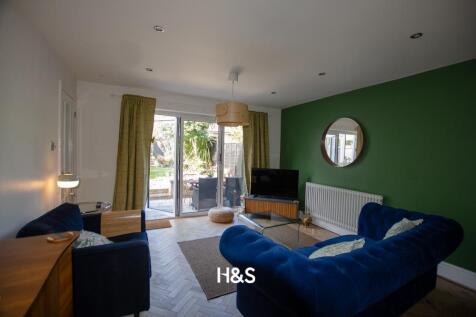 17 Dove Close - lounge2.jpg