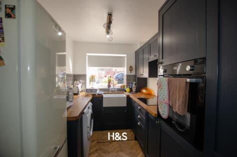 17 Dove Close - kitchen.jpg